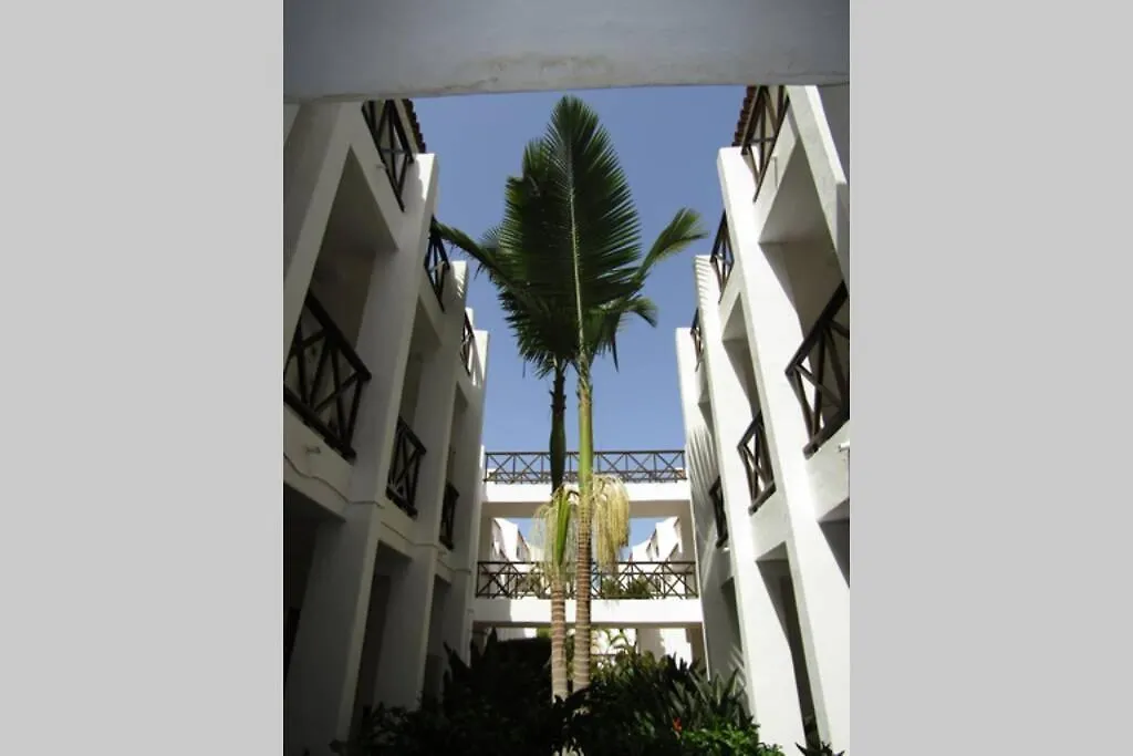 2 Bedrooms Playa Las Americas Parque Santiago I Heated Pool Playa de las Americas  0*, Playa de las Americas (Tenerife)